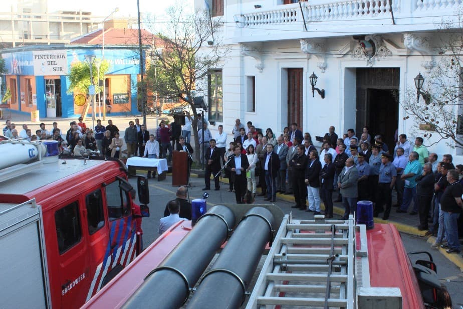 Entregaron vehículos y equipamiento para los bomberos voluntarios de varios lugares de la zona