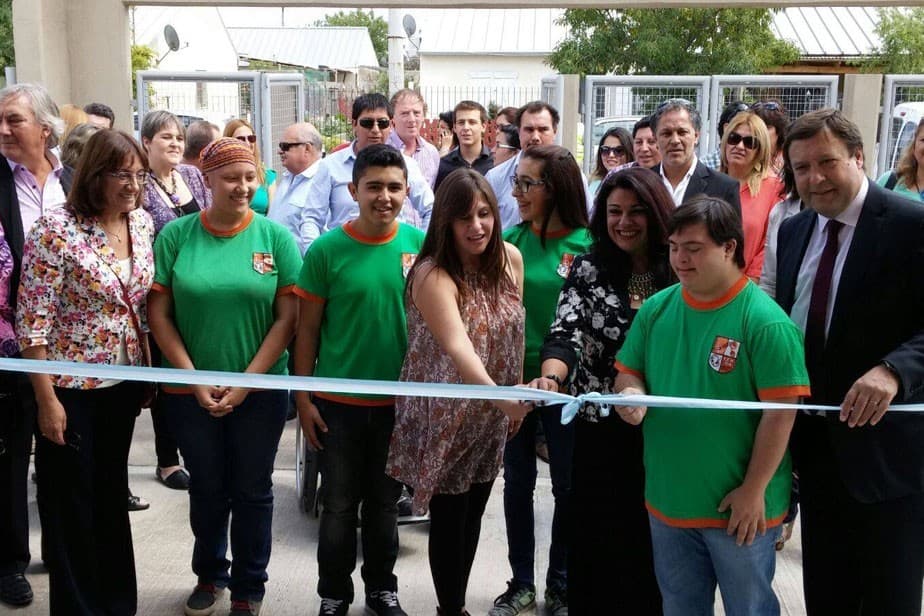 El ciclo lectivo Weretilneck lo inauguró en Jacobacci y en Allen anunció el debate para crear la Nueva Escuela Media