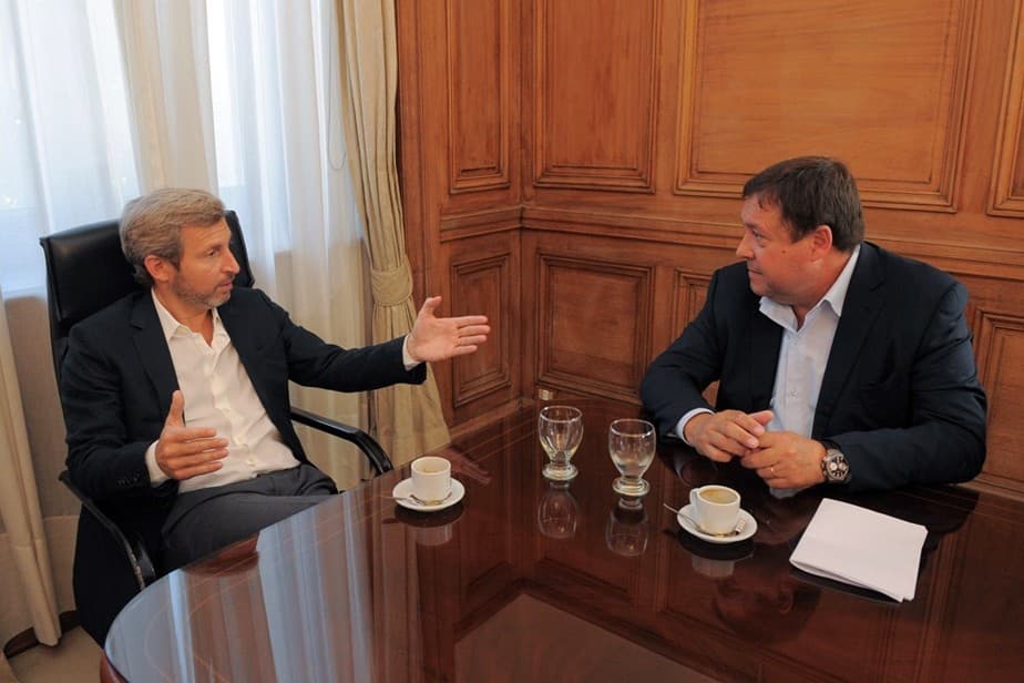 Con Frigerio y el presidente de YPF se reunió Weretilneck en Capital Federal