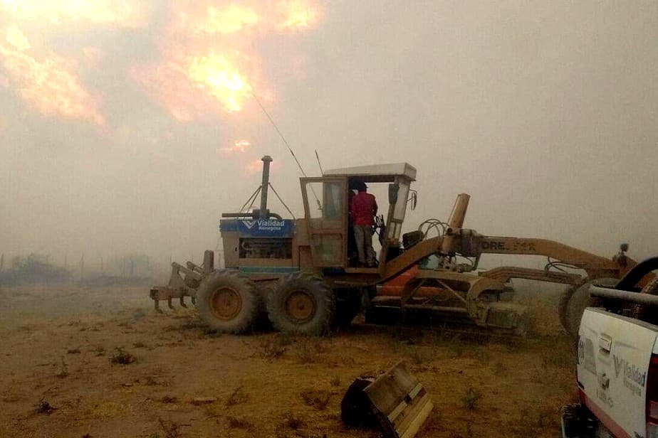 Está controlado el incendio en Guardia Mitre y trabajando para evitar propagación en Río Colorado
