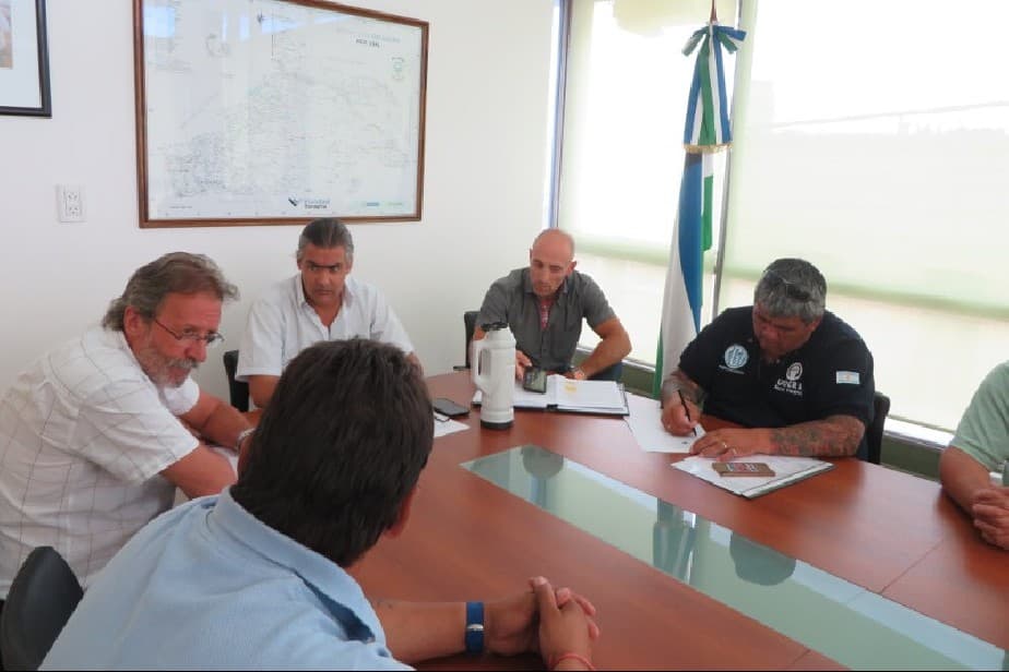 Hubo reunión entre el Gobierno y la UOCRA, se analizó la continuidad de obras
