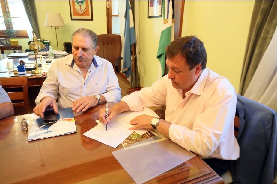 «Weretilneck licuó los salarios de los estatales»