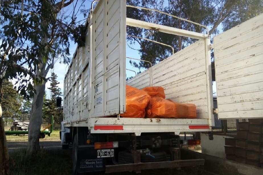 Retiraron los bolsones con envases vacíos de agroquímicos recolectados en IDEVI para reciclados