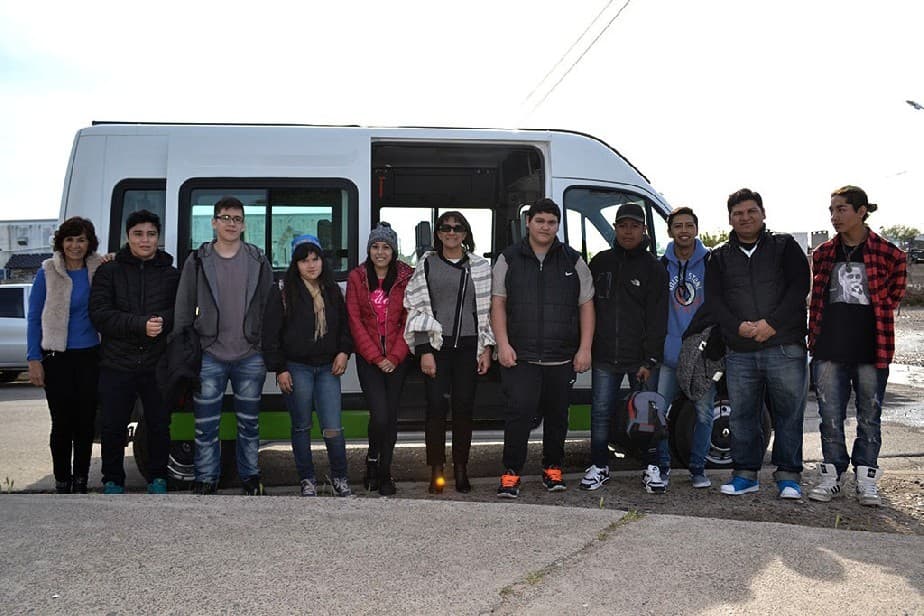 Un grupo de estudiantes de Viedma armó un ropero solidario