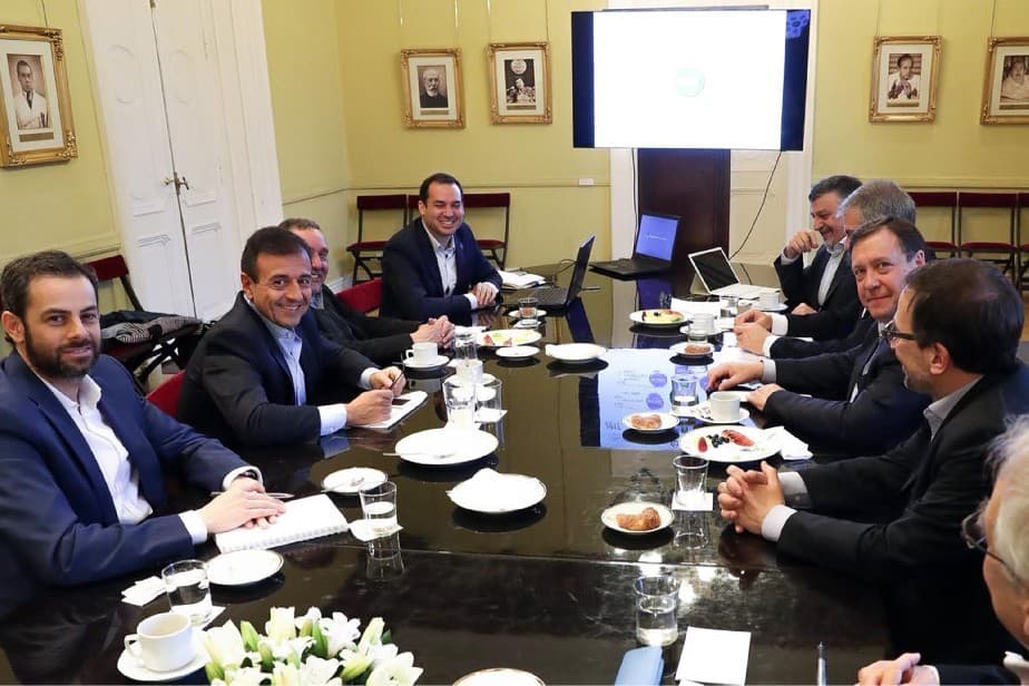 En una reunión de Weretilneck con Nación se garantizó la continuidad de los contratos con INVAP por 300 millones de dólares