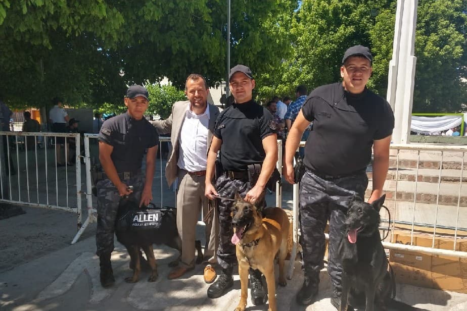 Proponen que lo perros de la Policía sean dados en adopción