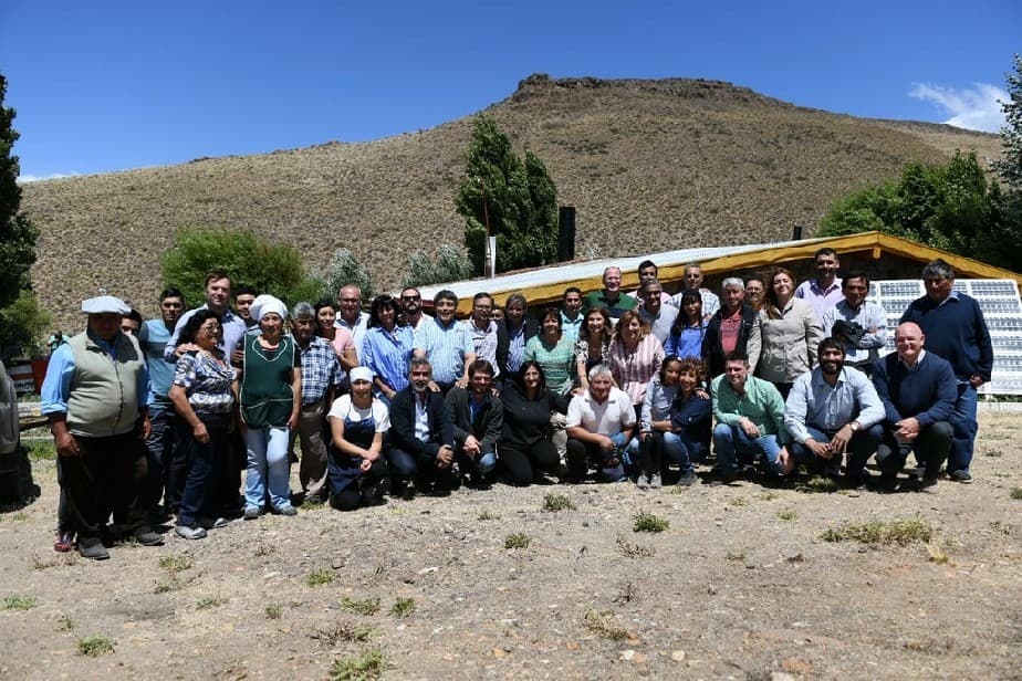 Reunión de Gabinete al pie de la meseta, en un mano a mano con los vecinos