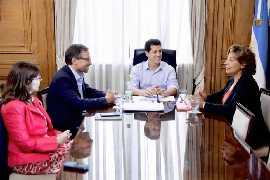 Carreras mantiene reuniones con Nación