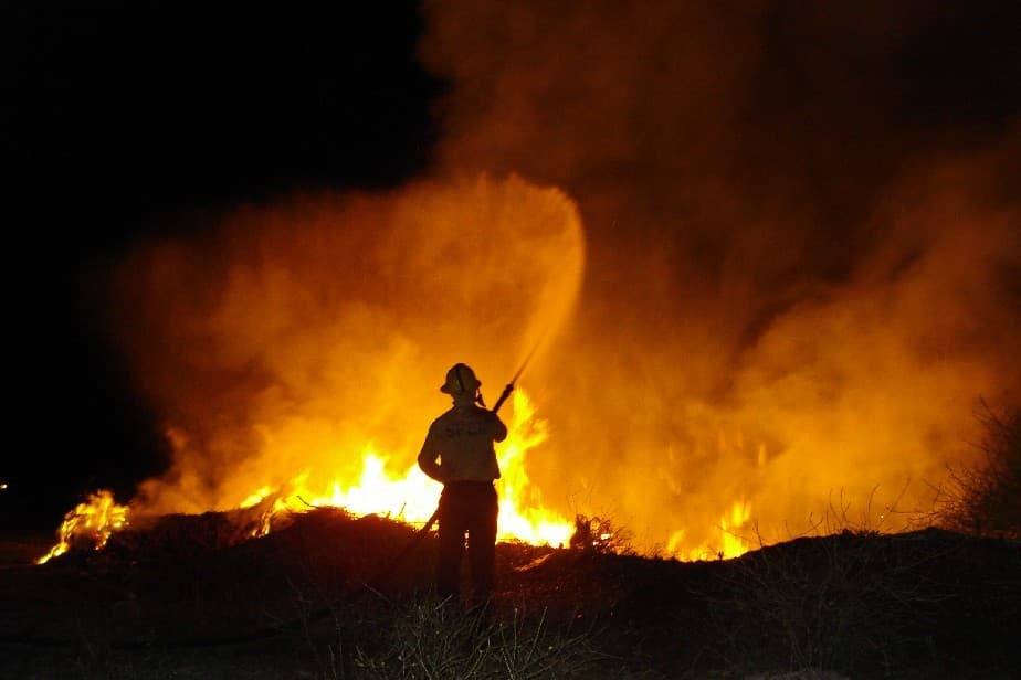Unas ocho mil hectáreas de campos fueron consumidas por el fuego hasta el momento en Guardia Mitre