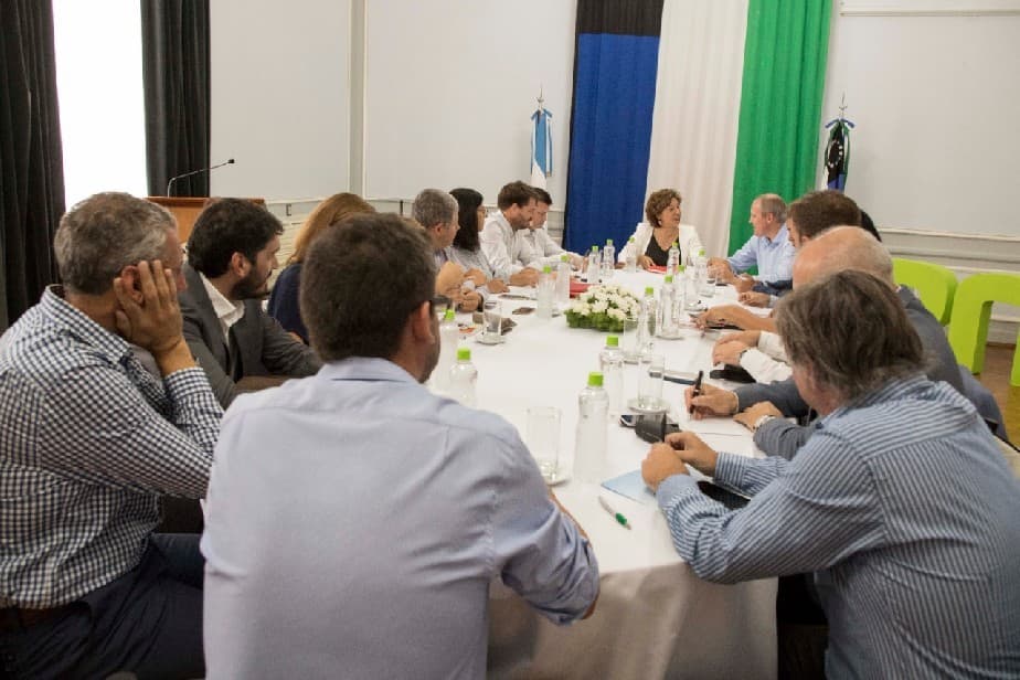 Carreras reunió a su Gabinete donde presentó los lineamientos y programas que llevará adelante