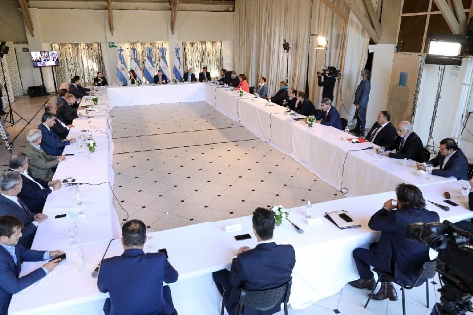 La gobernadora participó de la presentación que realizó el presidente de la reestructuración de deuda nacional