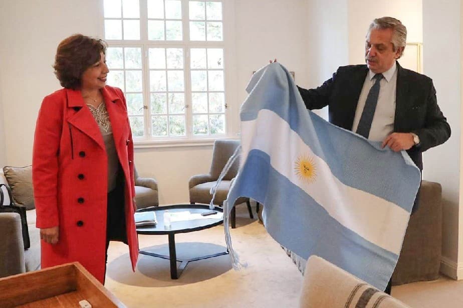 Carreras acompañó a los gobernadores que firmaron un documento de apoyo a Presidente