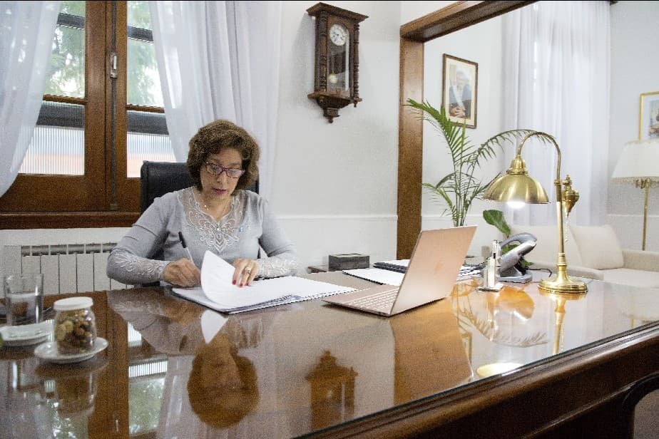 Oficializan el pase a planta de mas de 2.000 contratados en la administración pública