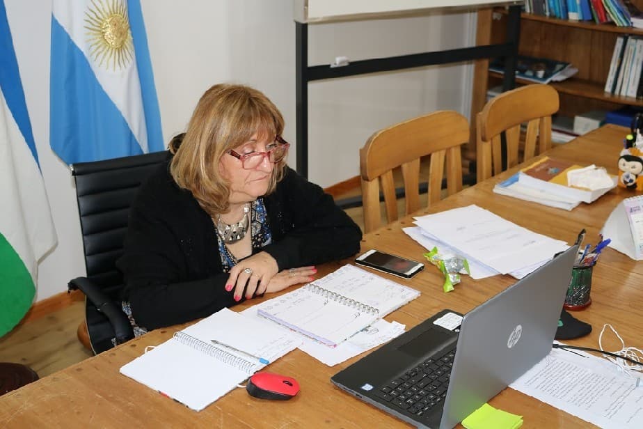 Expulsan a la ministra de Educación de UnTER