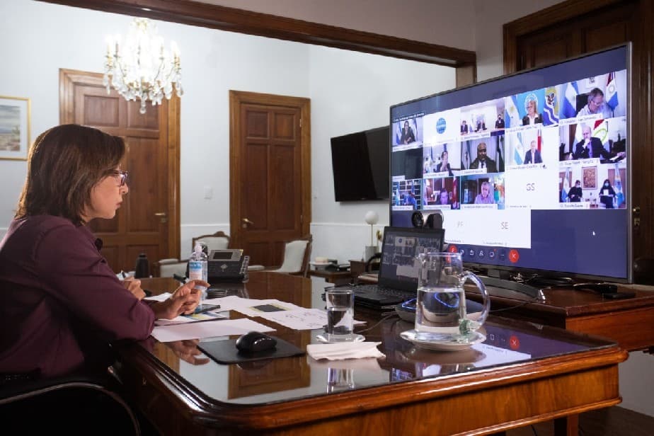 La gobernadora analizó junto al presidente la situación del COVID-19