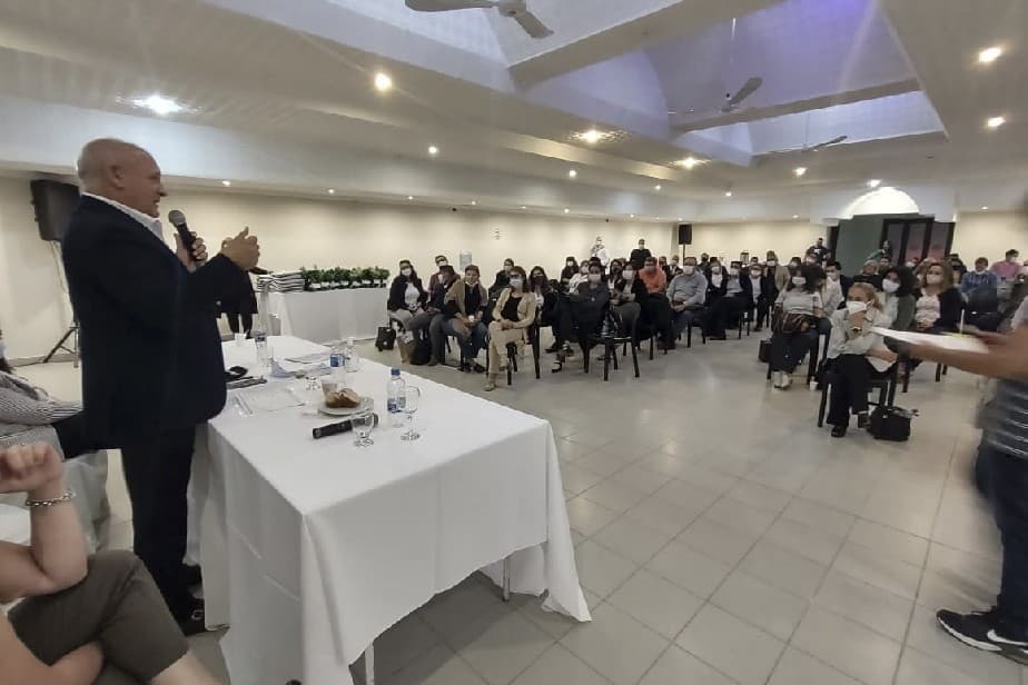 «La pandemia no terminó y vamos a seguir dando pelea»