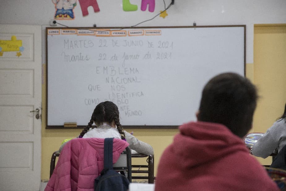Buenos Aires flexibilizó las condiciones para que los alumnos pasen de grado o de año