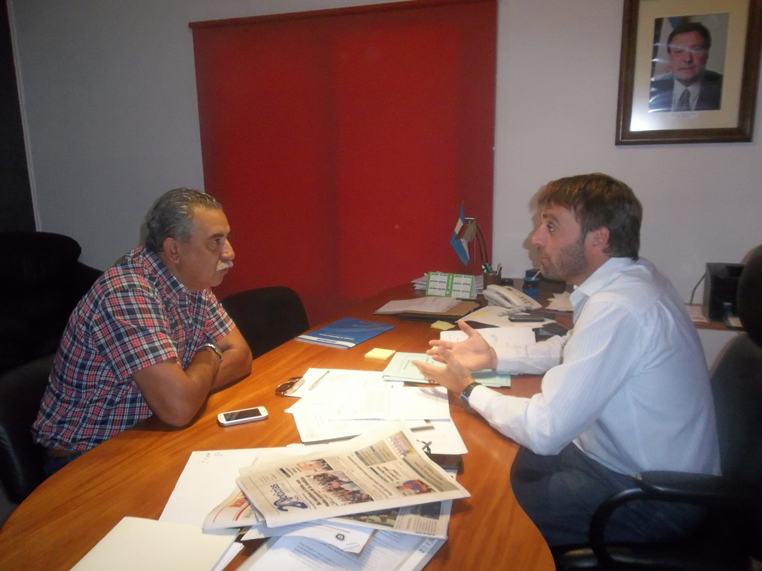 «No se puede seguir terminando una casa y luego esperar meses y meses para que lleguen los servicios»