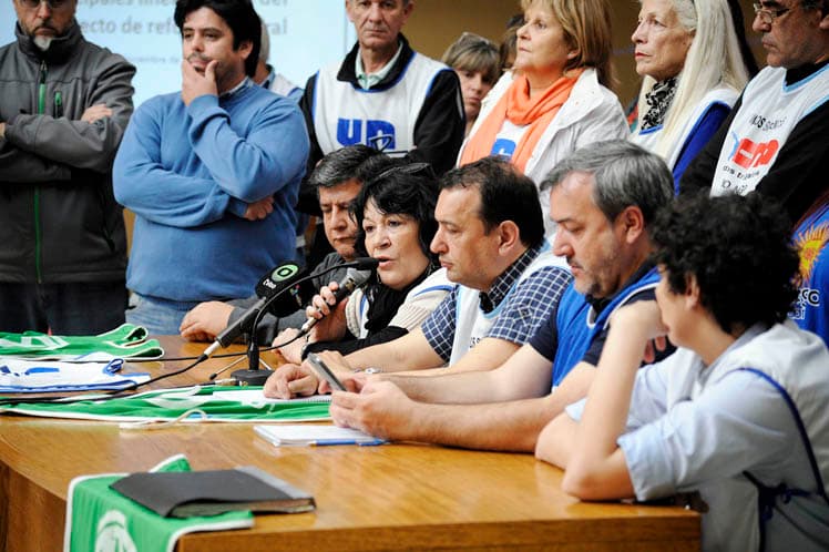 «Llegamos hasta acá para pedir al gobernador Weretilneck que no se deje tentar ni tampoco extorsionar por el gobierno de Macri”