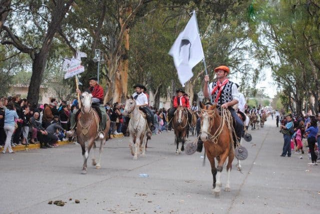 El desfile cívico militar fue reprogramado para el 21 de abril