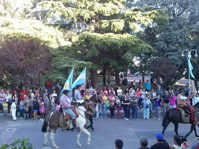 Como todos los años la gente disfrutó del tradicional desfile de 7 de Marzo