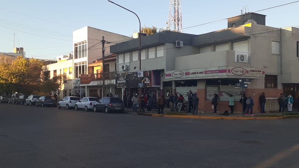 Abren sábado y domingo los bancos luego de los problemas que se ocasionaron este viernes en la reapertura