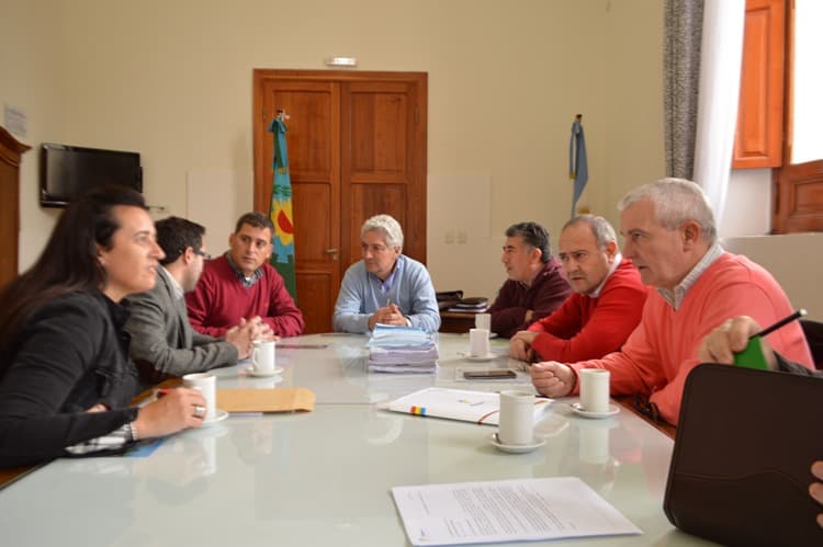 Realizan las tareas preliminares para la obra de semipeatonalización de la calle Comodoro Rivadavia
