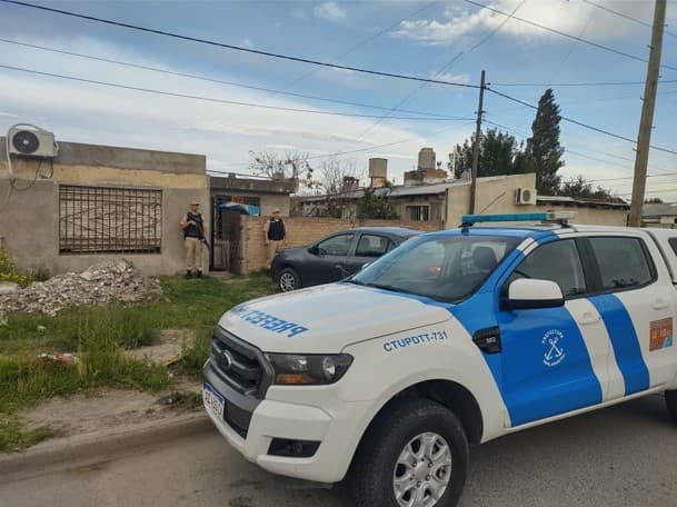 Tenían un delivery de drogas en Viedma y fueron detenidos por la Prefectura