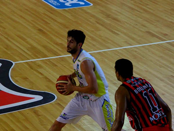 Atenas y Ciclista se vuelven a ver este lunes a 21:30 horas