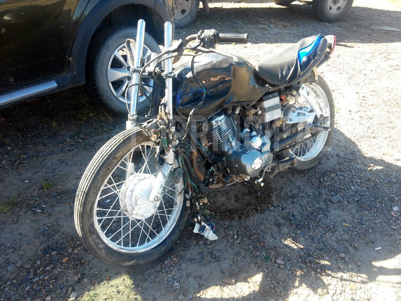 Un motociclista en terapia intensiva tras chocar contra una camioneta, podría haber sido en una picada