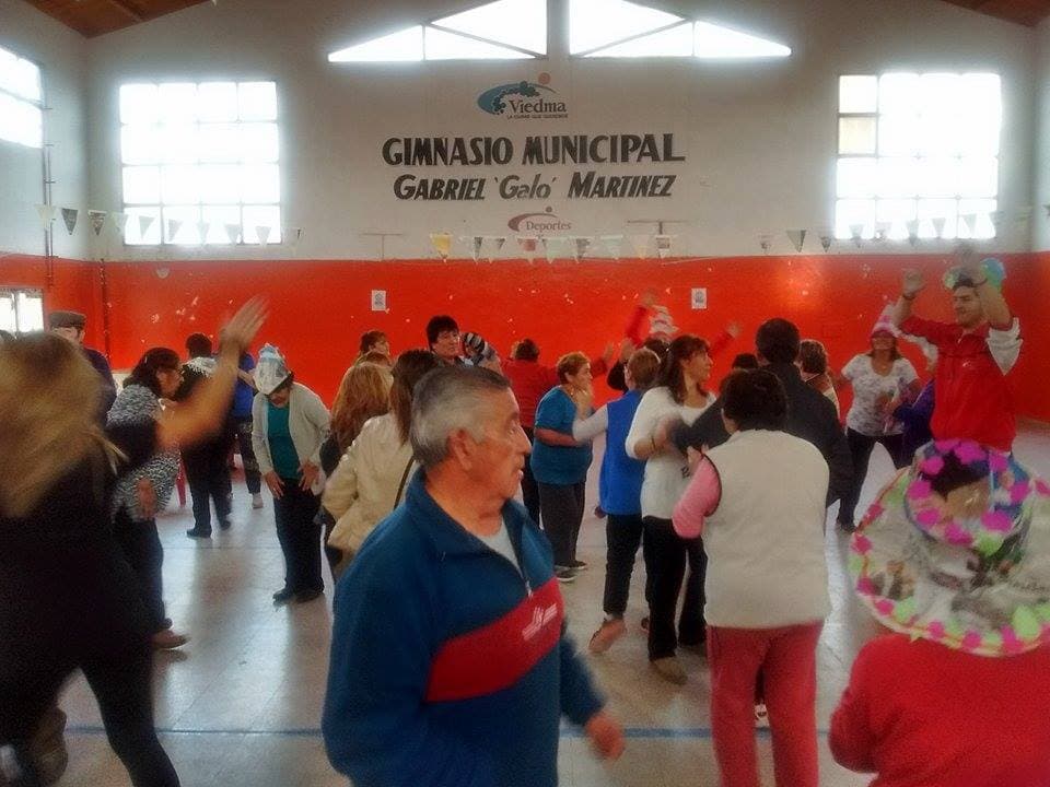 Los adultos mayores tuvieron una cita este jueves para celebrar el 25 de Mayo en el «Galo Martínez»