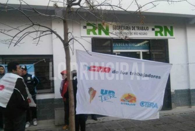 Mineros de las MCC de Sierra Grande protestan por la reincorporación de sus compañeros despedidos