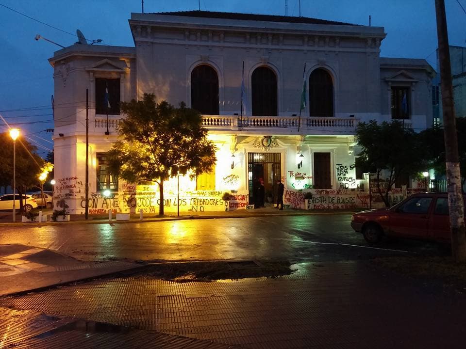Así quedó la Casa de Gobierno luego de la protesta de ATE durante 48 horas en Viedma