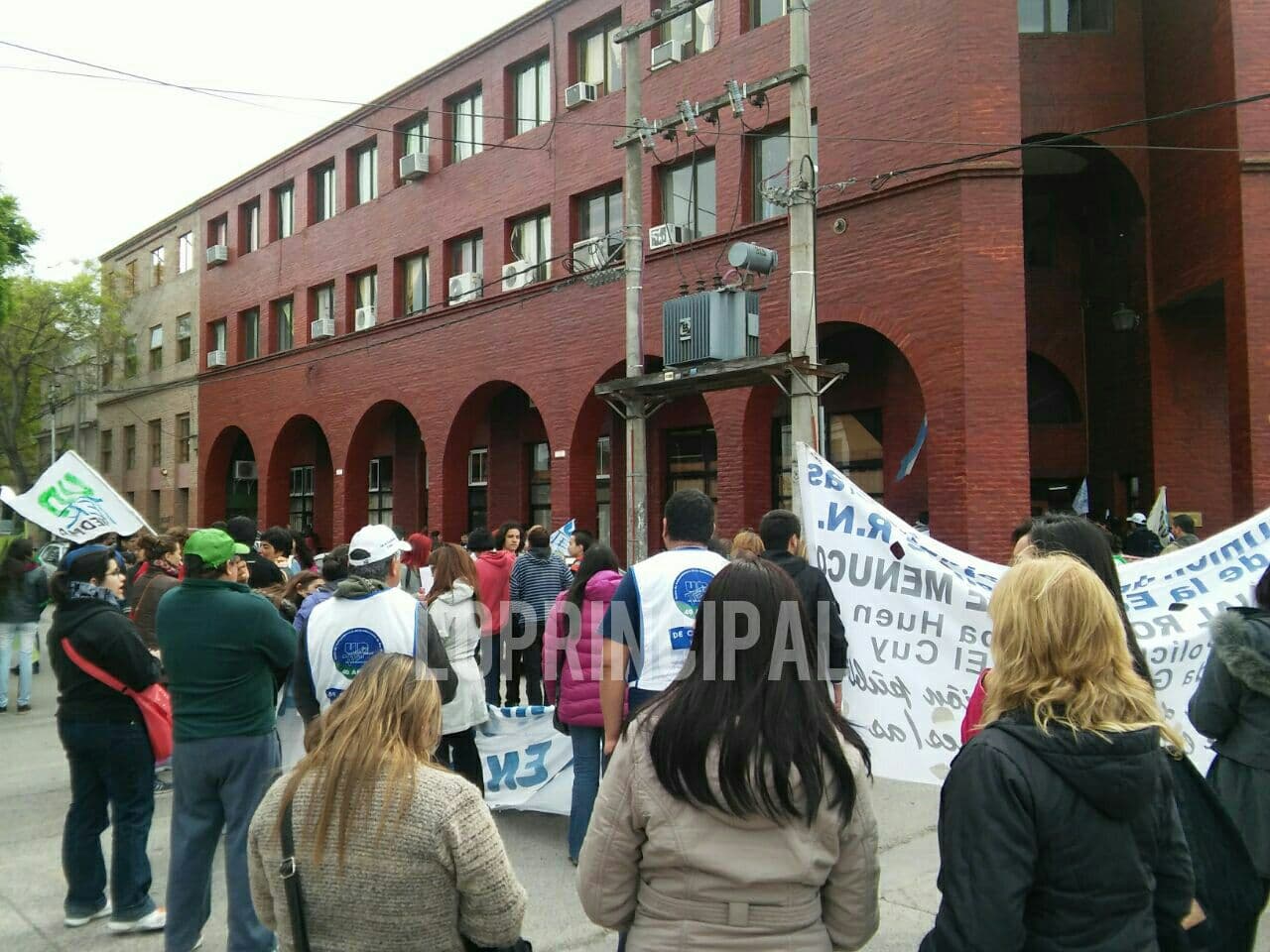 “El gremio pone en las calles a estudiantes a decir que no, cuando antes decían que sí”