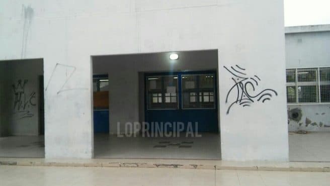 Entraron por la ventana y robaron una computadora de la Escuela N° 319 de Viedma