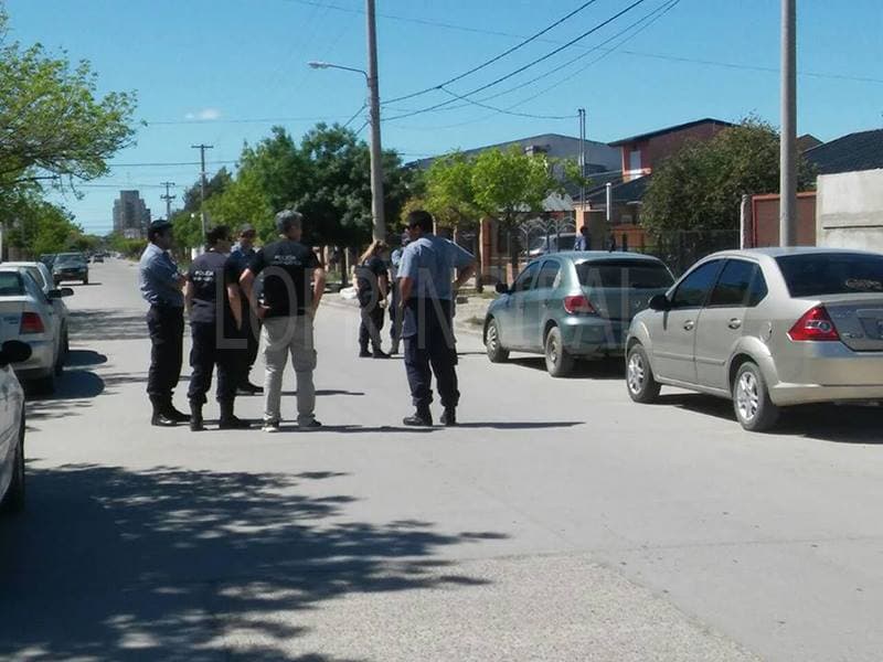 Un policía se pegó un tiro en el pie con su arma