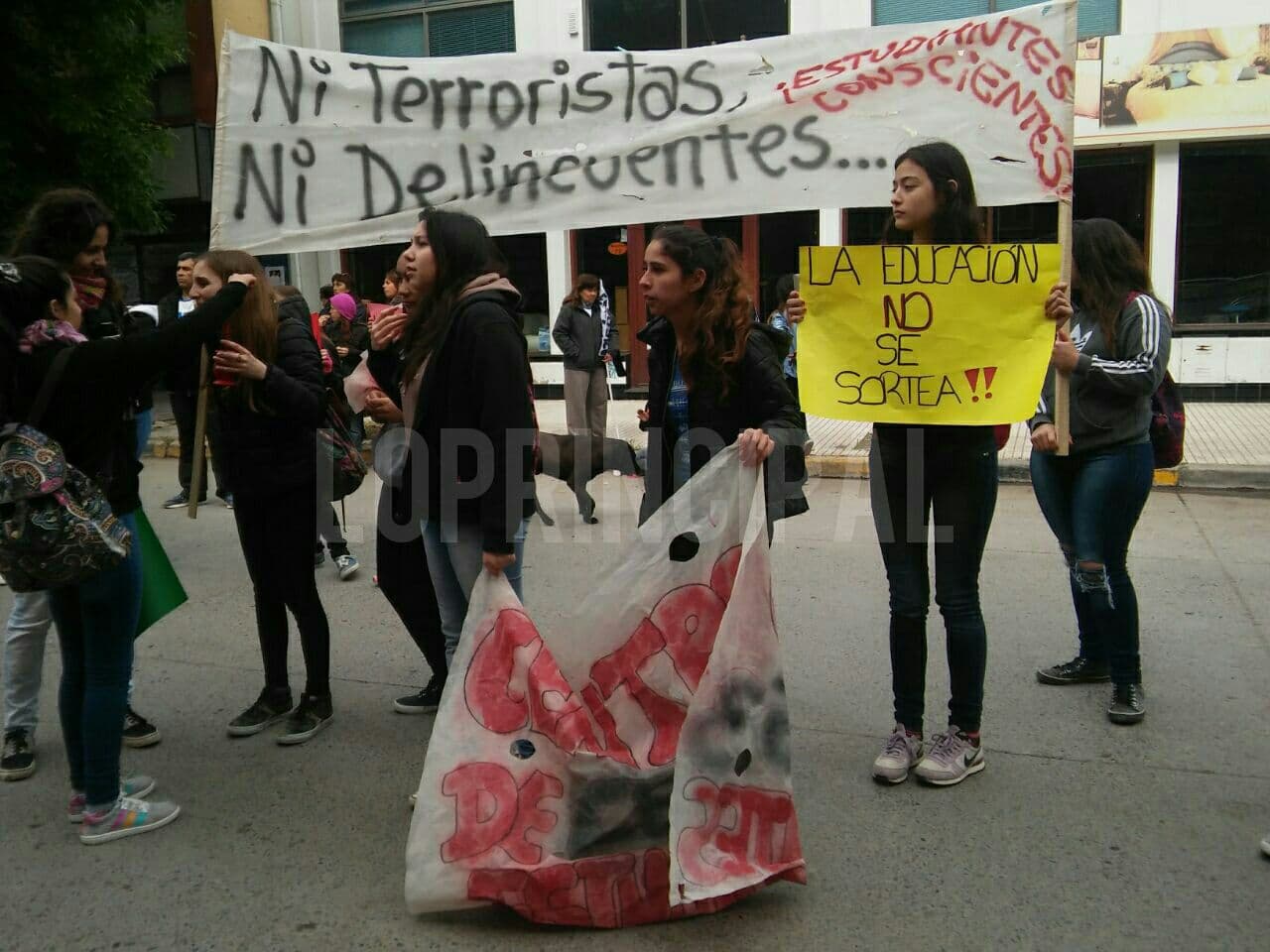 Le dicen NO a la reforma de la escuela secundaria