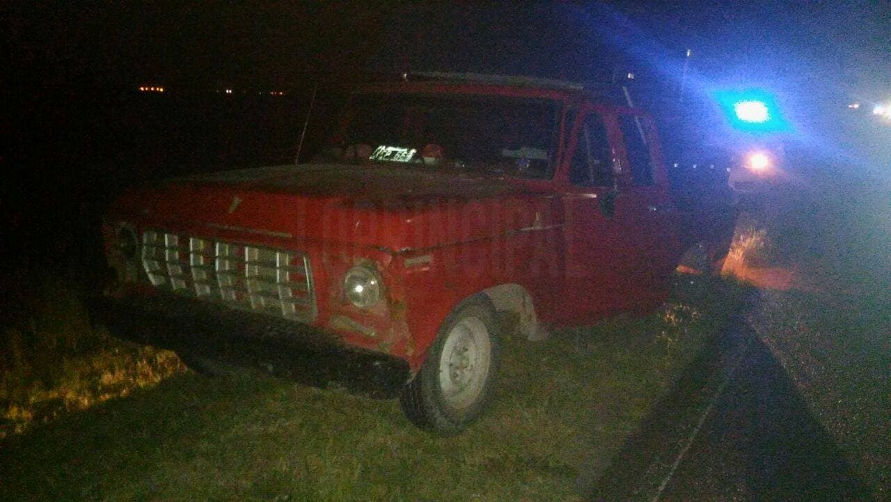 En plena ruta una camioneta perdió una rueda e impacto sobre un auto