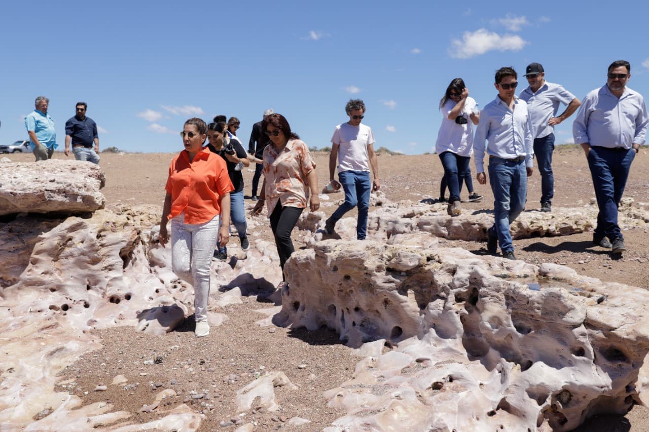 Carreras, encabezó una recorrida por Punta Colorada, Playas Doradas y Sierra Grande