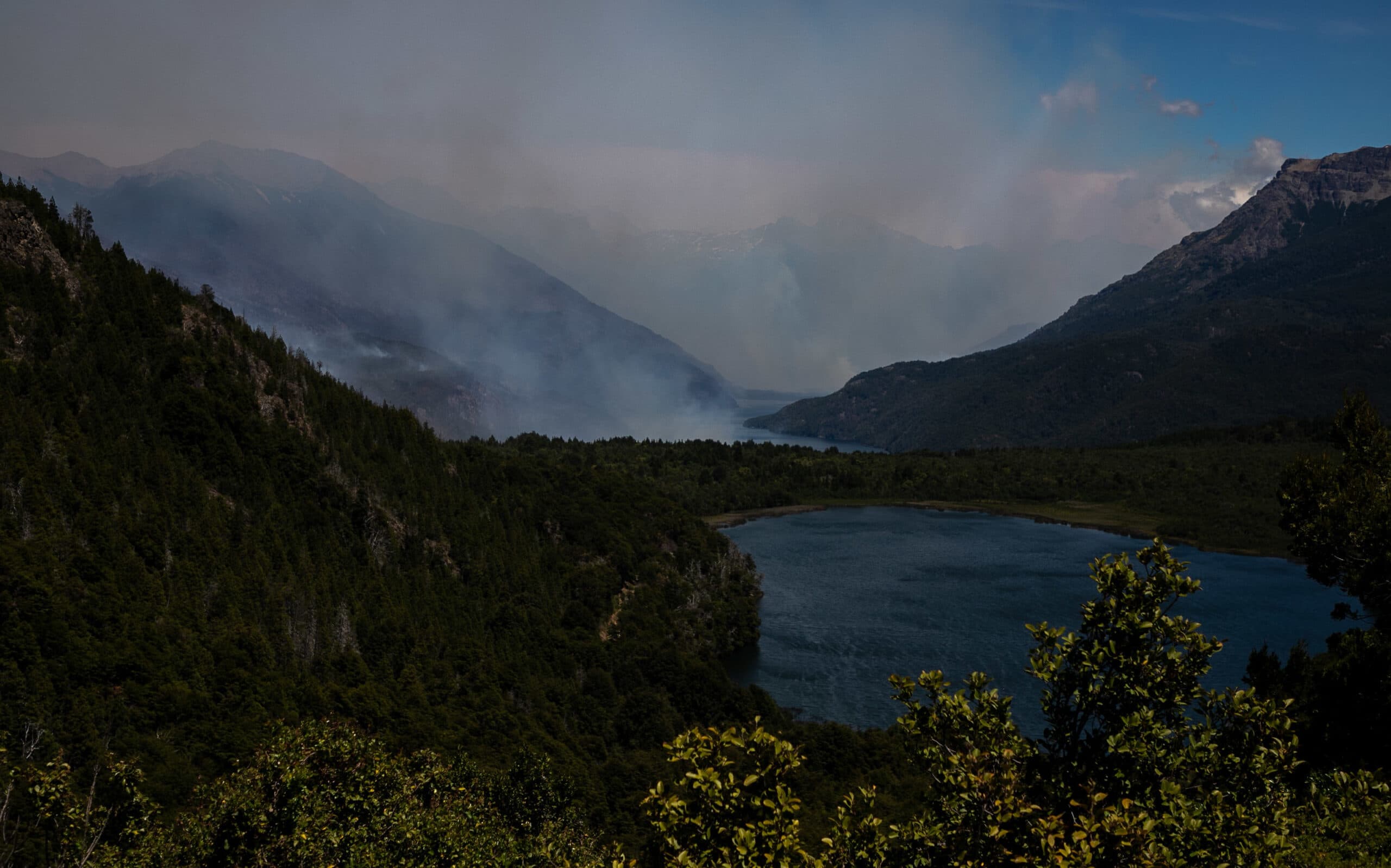 «Vamos a aprovechar estos días con todos los recursos para evitar que el fuego se acerque a la zona poblada»