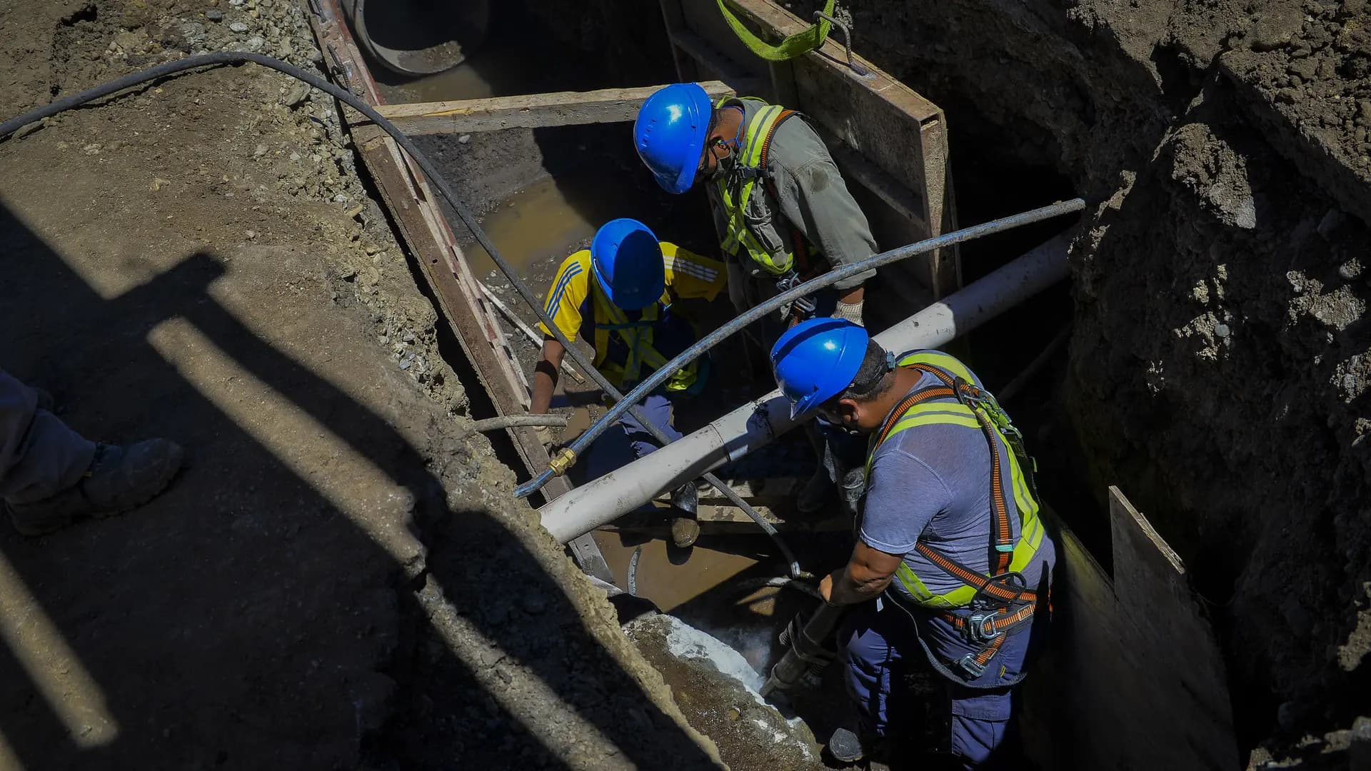 Tránsito interrumpido por obras del Plan Director de Cloacas en Viedma