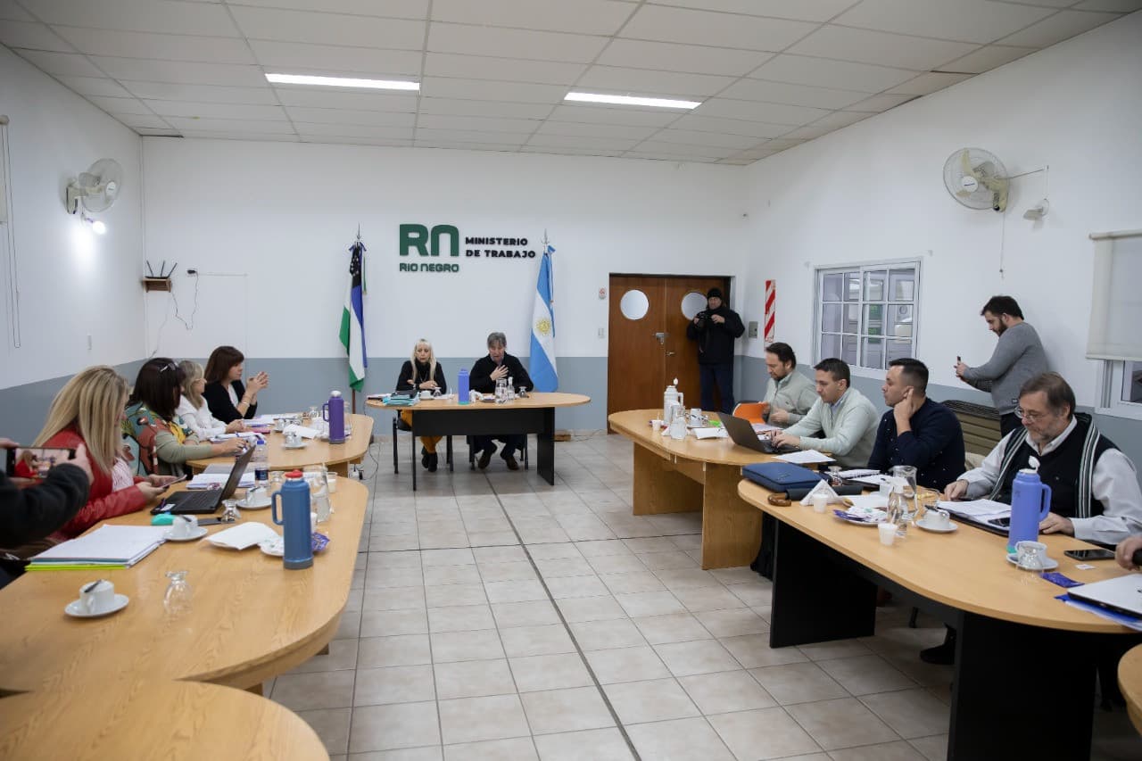La reunión paritaria entre Educación y la UnTER continuará este martes