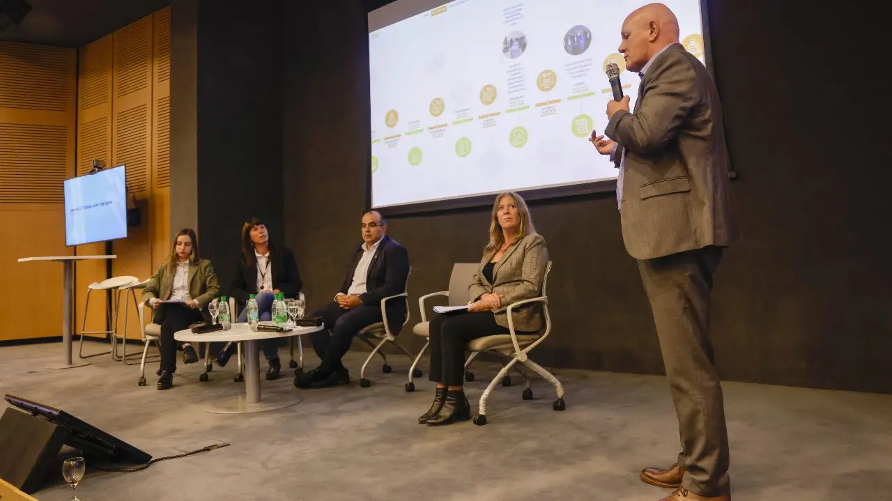 El Gobierno de Río Negro presentó el Plan de Hidrógeno Verde ante un auditorio nacional