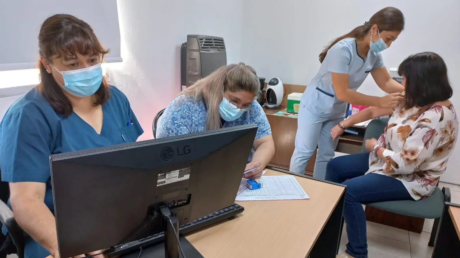 Agentes del IPROSS y otros sectores de la administración Pública refuerzan su vacunación contra el Covid