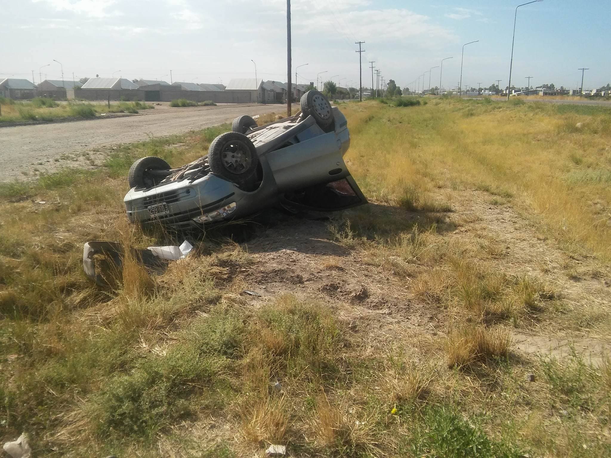 Se robó un auto en la costanera y lo volcó, conducía en estado de ebriedad