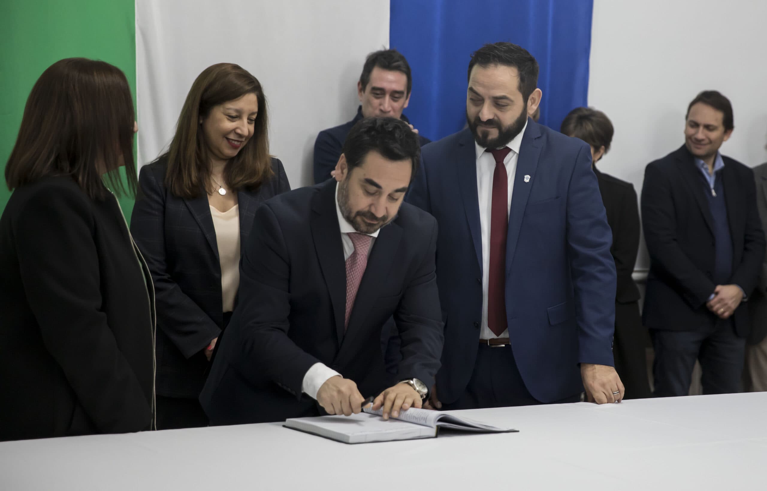 Carreras le tomó juramento a Mariano Ferrari cómo ministro de Gobierno