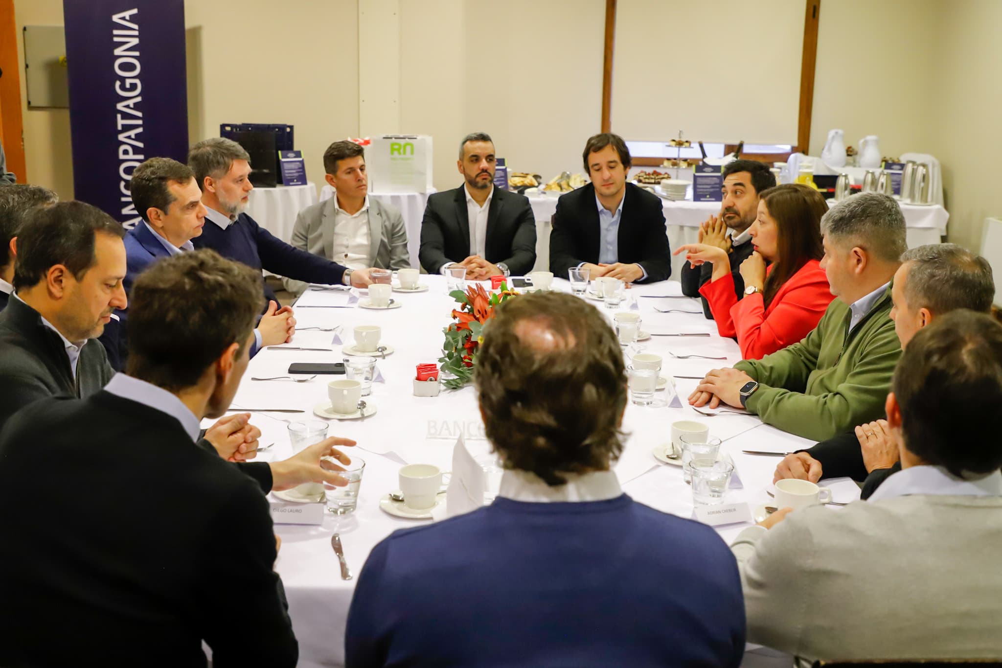 La Gobernadora se reunió con las autoridades del Banco Patagonia