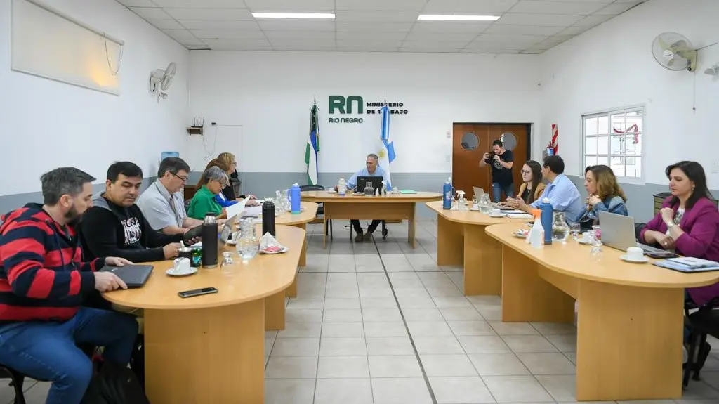 «Rechazamos fuertemente la irresponsabilidad del gobierno de Río Negro, que decide congelar los salarios en este contexto»