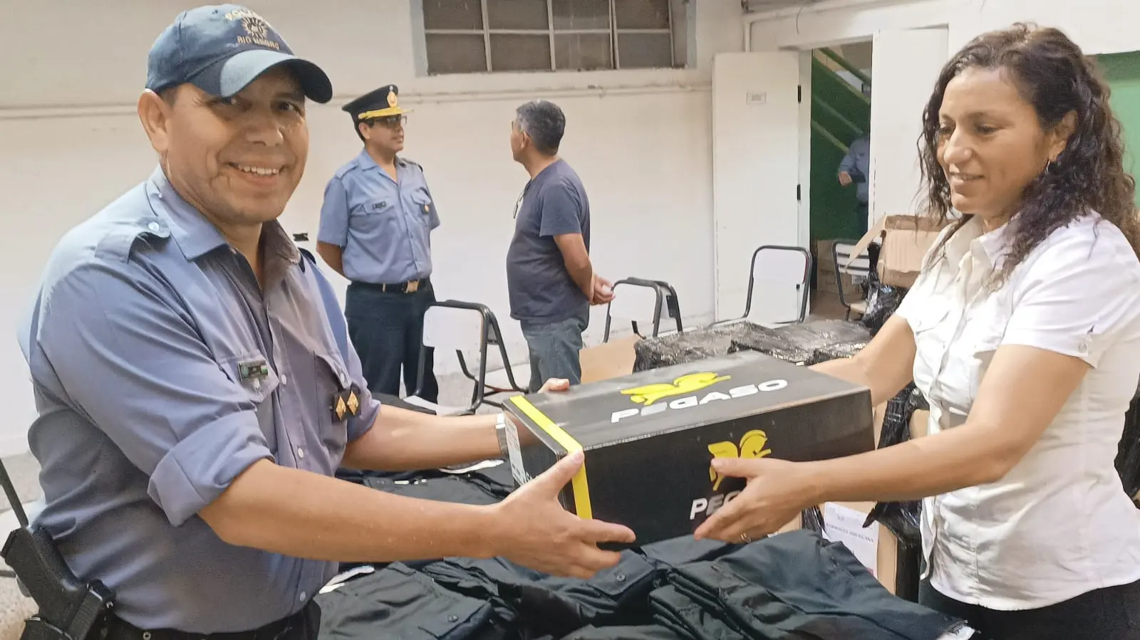 Policías no comprarán más el uniforme, ahora lo provee el Gobierno