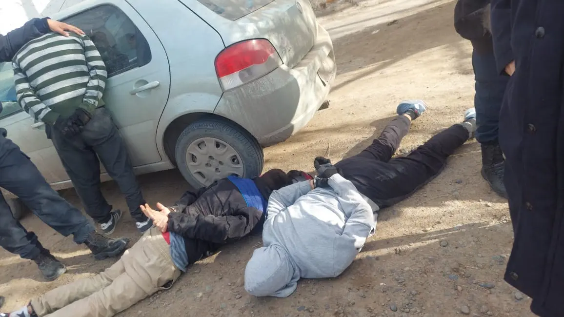 La policía detuvo a cuatro personas que intentaron robar en una casa en Viedma